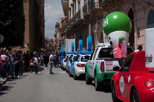 Carovana del giro – Giro D’Italia – Le foto e il passaggio del gruppo